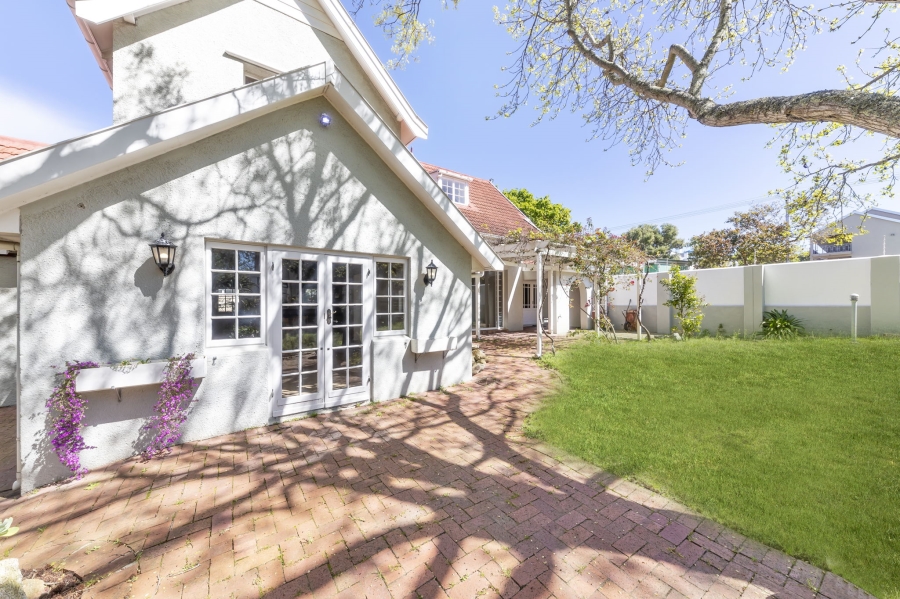 To Let 4 Bedroom Property for Rent in Kenilworth Upper Western Cape